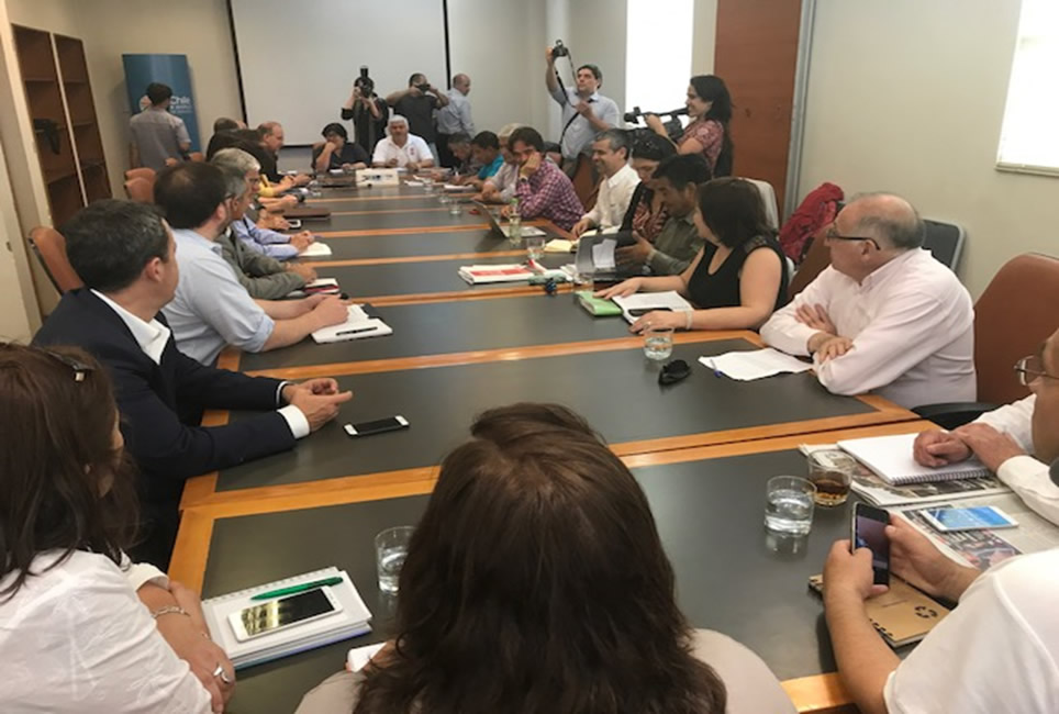 Reunión sobre Funcionarios a Contrata y Honorarios.